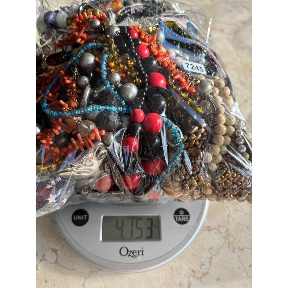 4.1 pounds Mixed Jewelry Lot With Beaded Necklaces Bracelets & Earrings Assortme - Picture 8 of 14